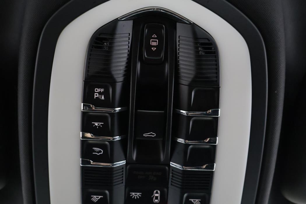 PORSCHE Cayenne 2012