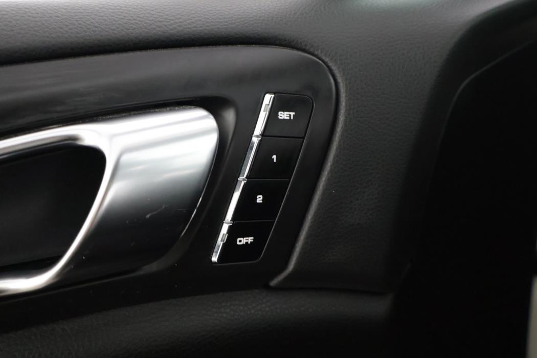 PORSCHE Cayenne 2012