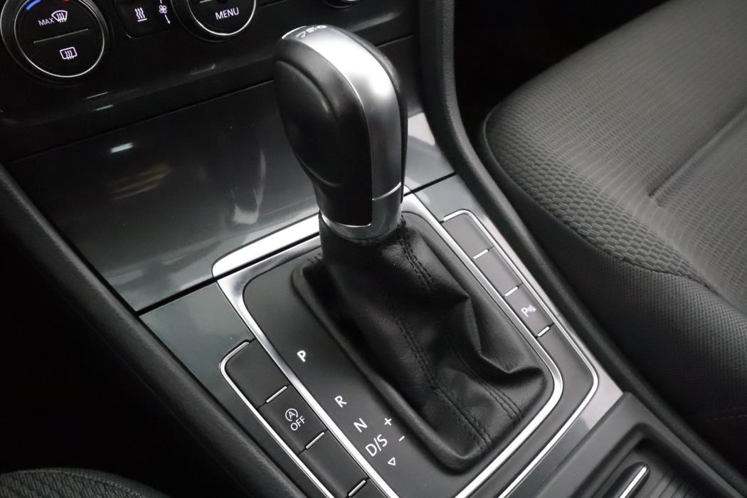 VOLKSWAGEN Golf 2018