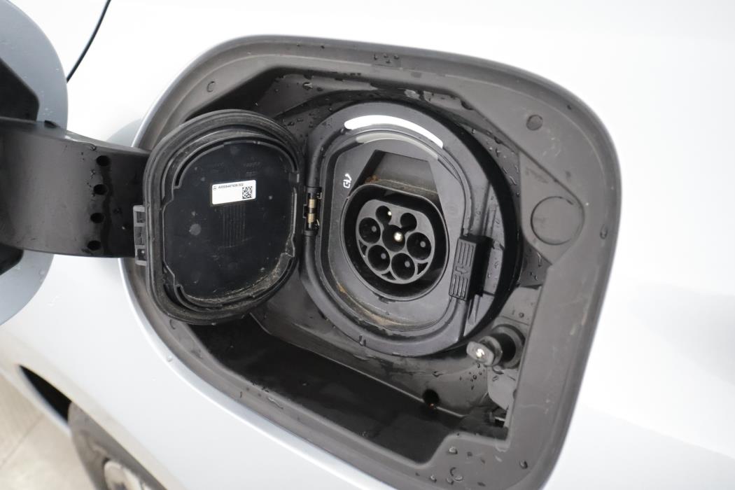 MERCEDES-BENZ C 2023