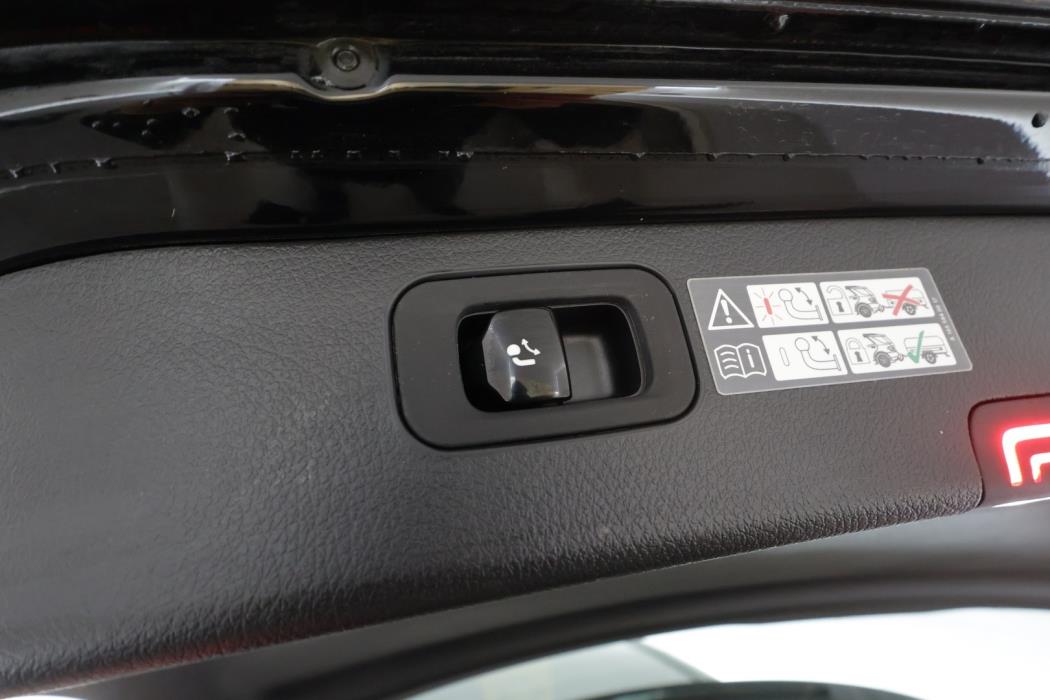 MERCEDES-BENZ C 2023