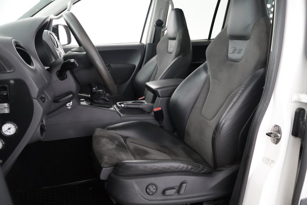 VOLKSWAGEN Amarok 2016