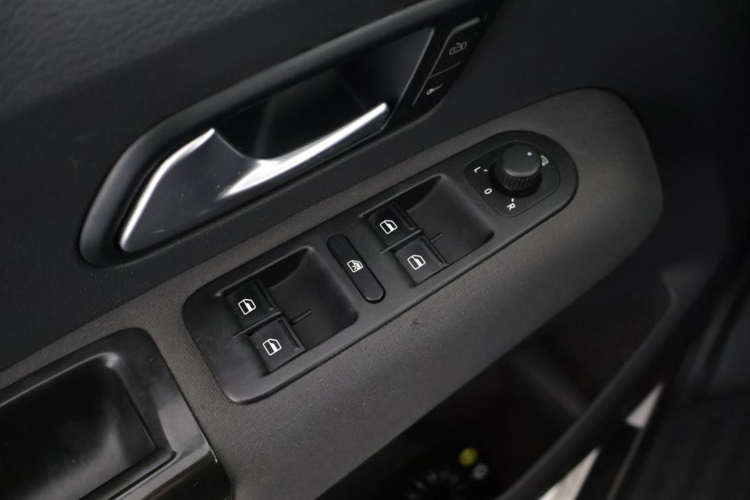 VOLKSWAGEN Amarok 2016