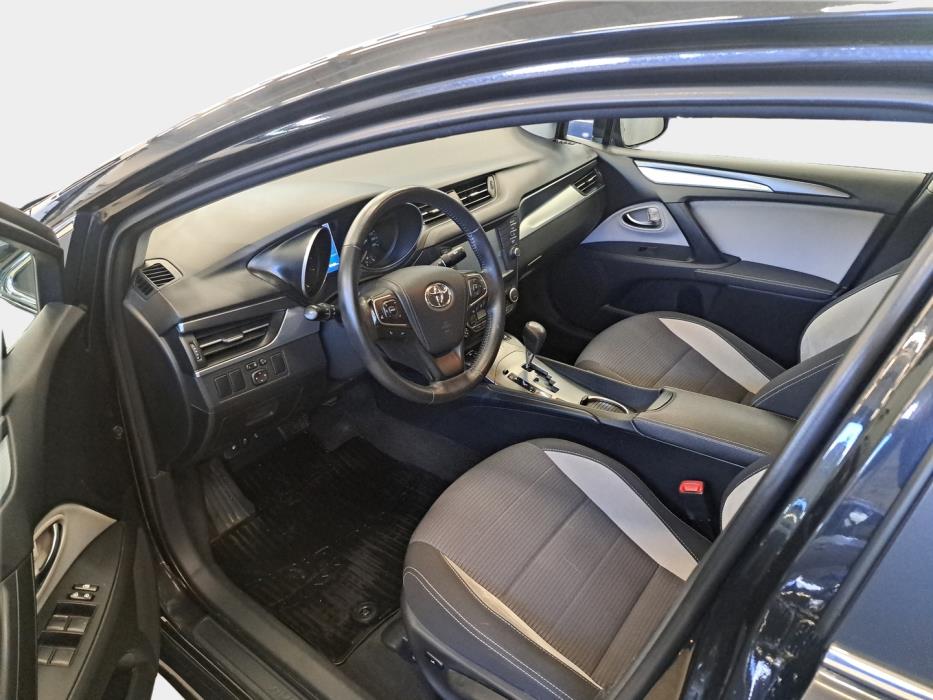 TOYOTA Avensis 2017