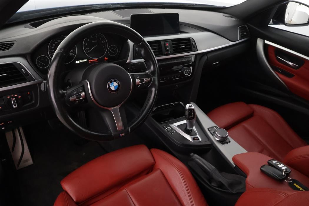 BMW 330 2018