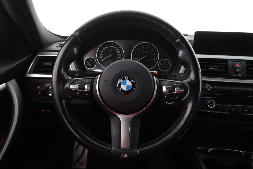 BMW 330 2018