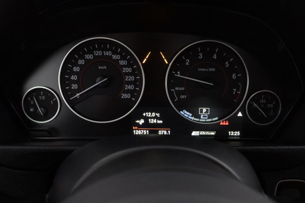 BMW 330 2018