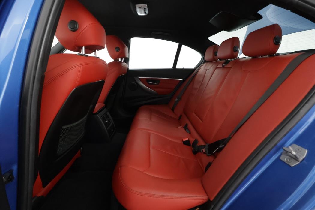 BMW 330 2018