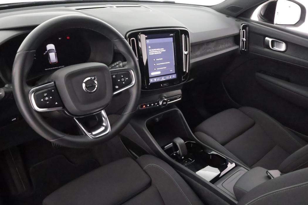 VOLVO XC40 2024