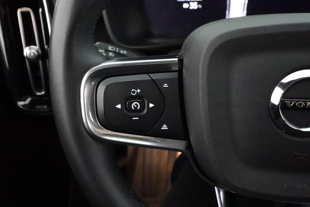 VOLVO XC40 2024