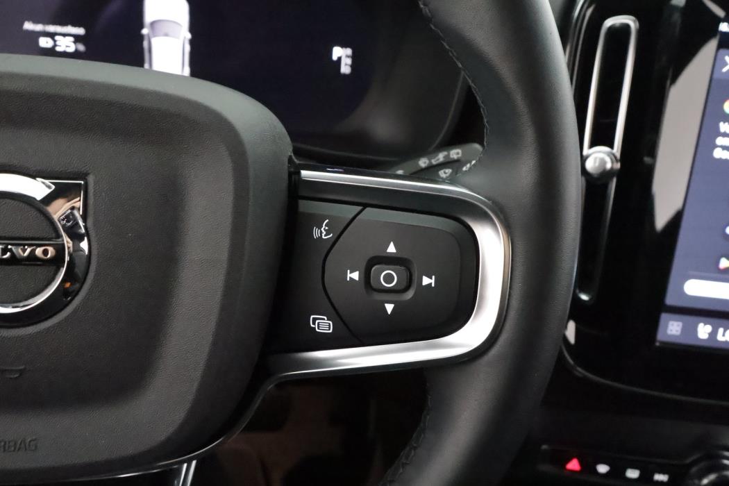 VOLVO XC40 2024