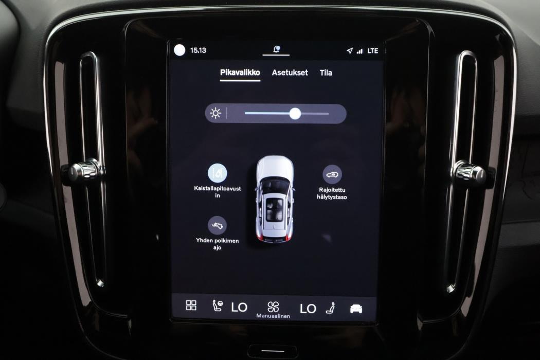 VOLVO XC40 2024