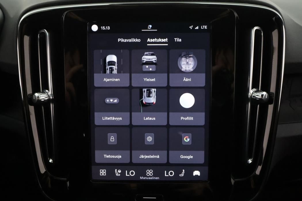 VOLVO XC40 2024