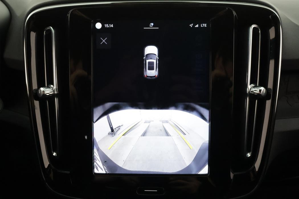 VOLVO XC40 2024