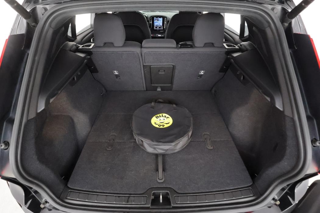 VOLVO XC40 2024