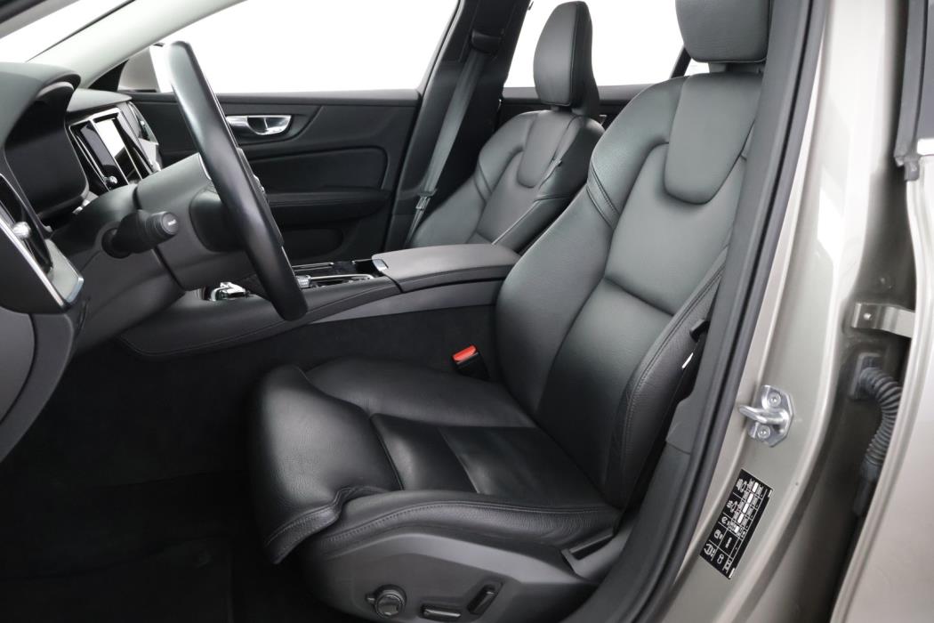 VOLVO V60 2021