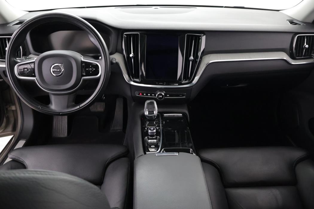 VOLVO V60 2021