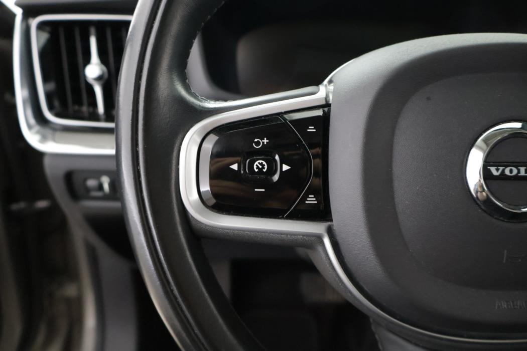 VOLVO V60 2021