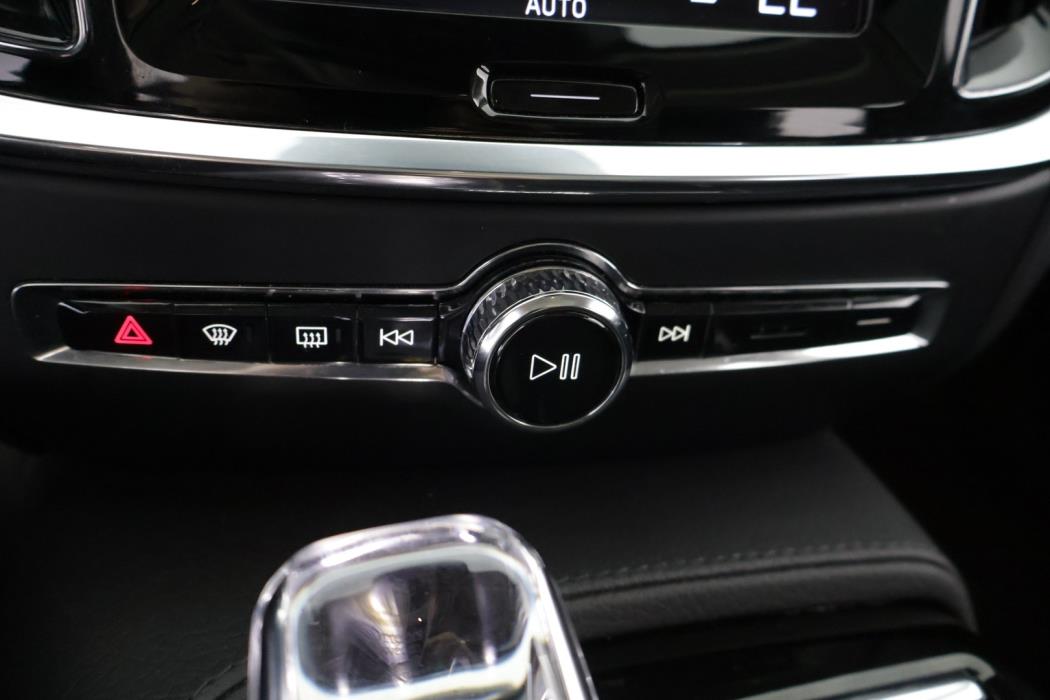 VOLVO V60 2021