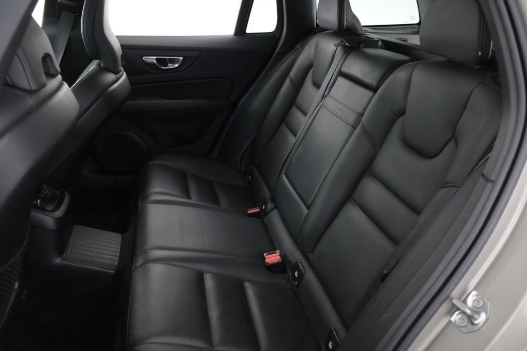 VOLVO V60 2021