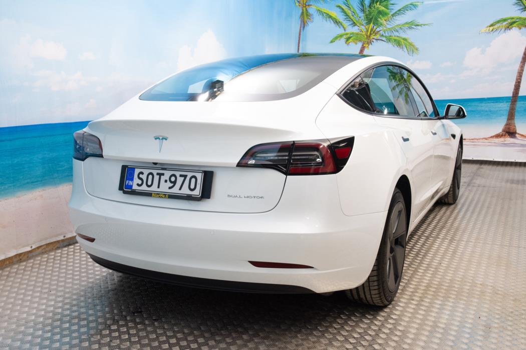 TESLA Model 3 2021