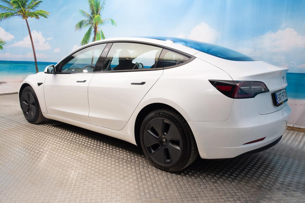 TESLA Model 3 2021