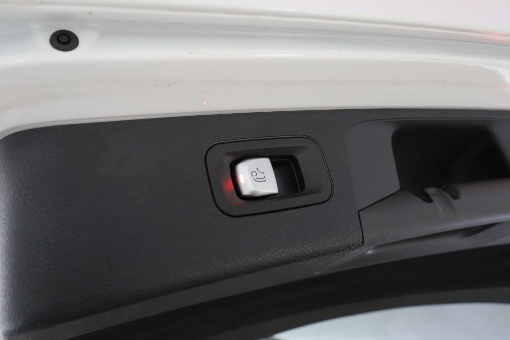 MERCEDES-BENZ E 2019