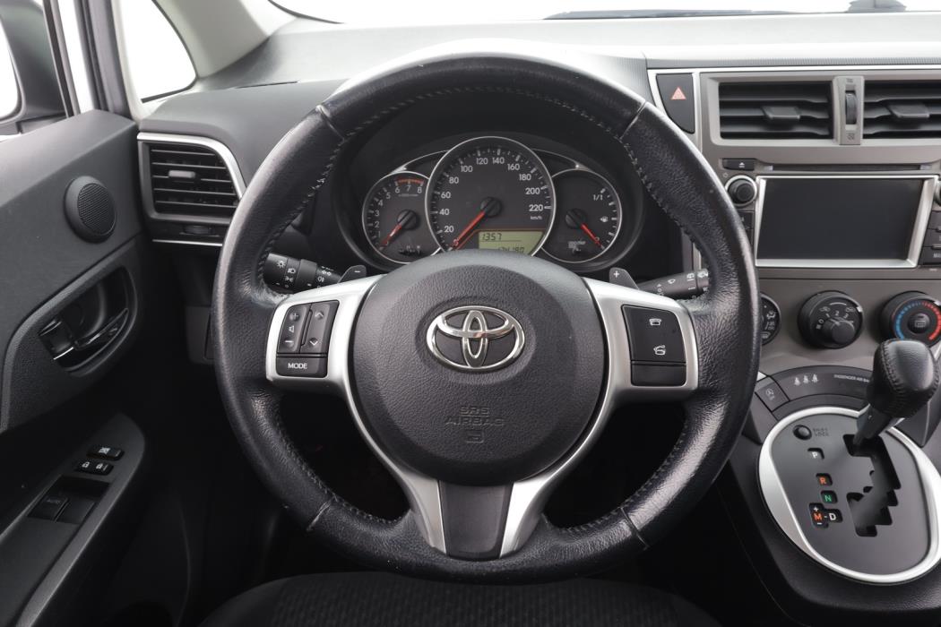 TOYOTA Verso-S 2012