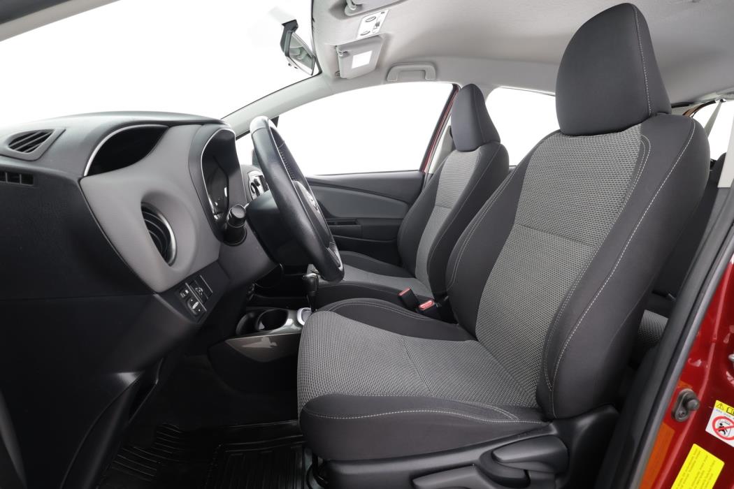 TOYOTA Yaris 2017