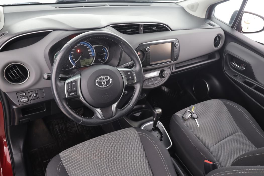 TOYOTA Yaris 2017