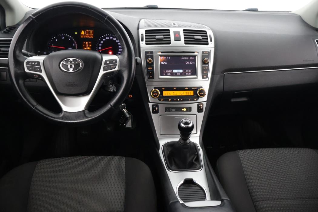 TOYOTA Avensis 2013