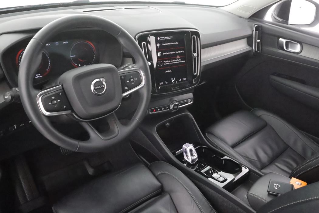 VOLVO XC40 2022