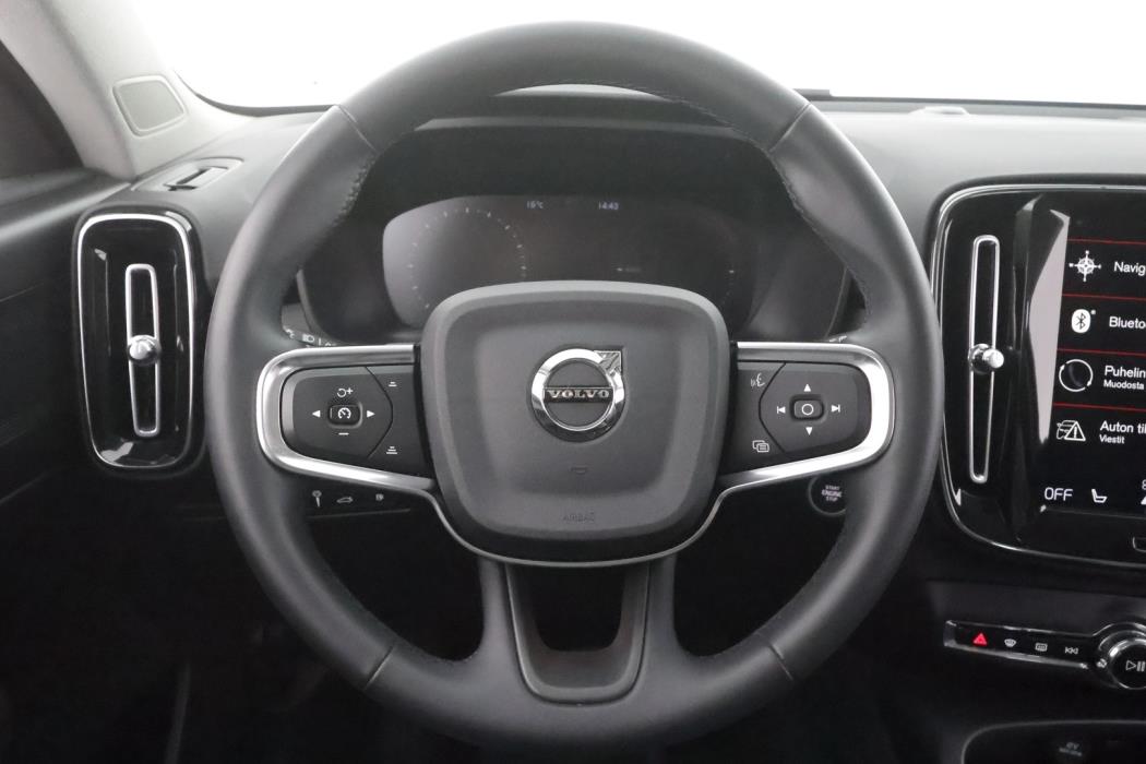 VOLVO XC40 2022