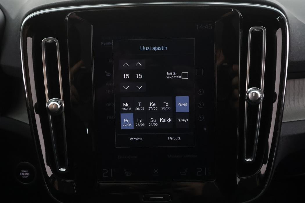VOLVO XC40 2022