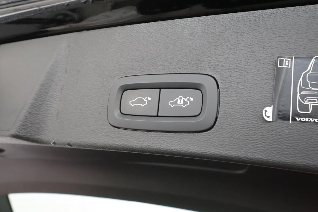 VOLVO XC40 2022