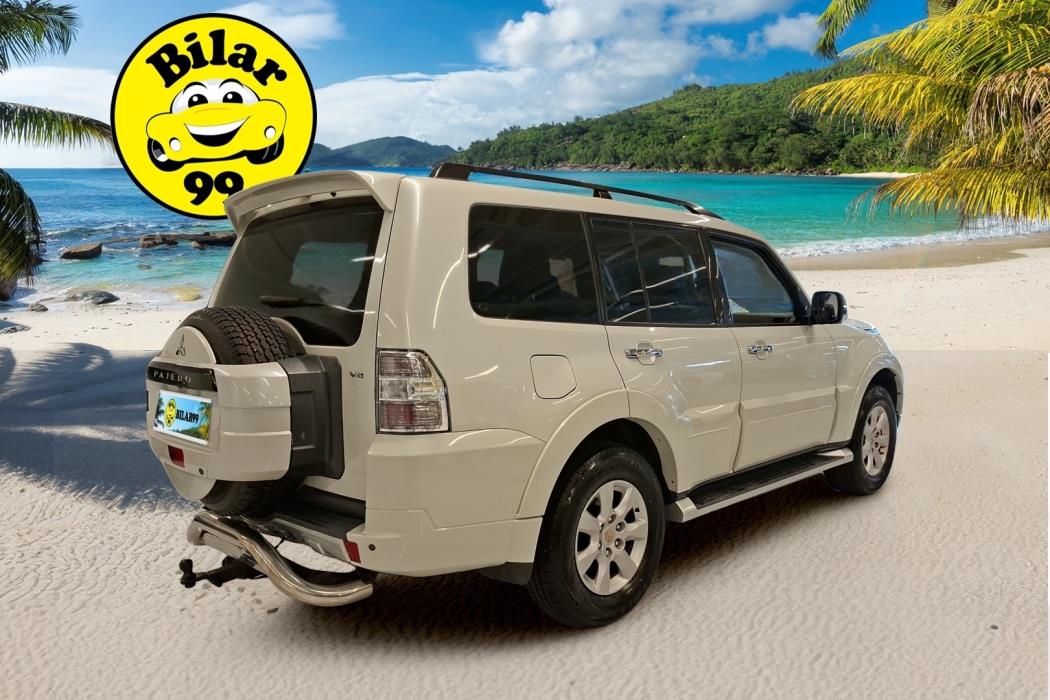 MITSUBISHI Pajero 2012