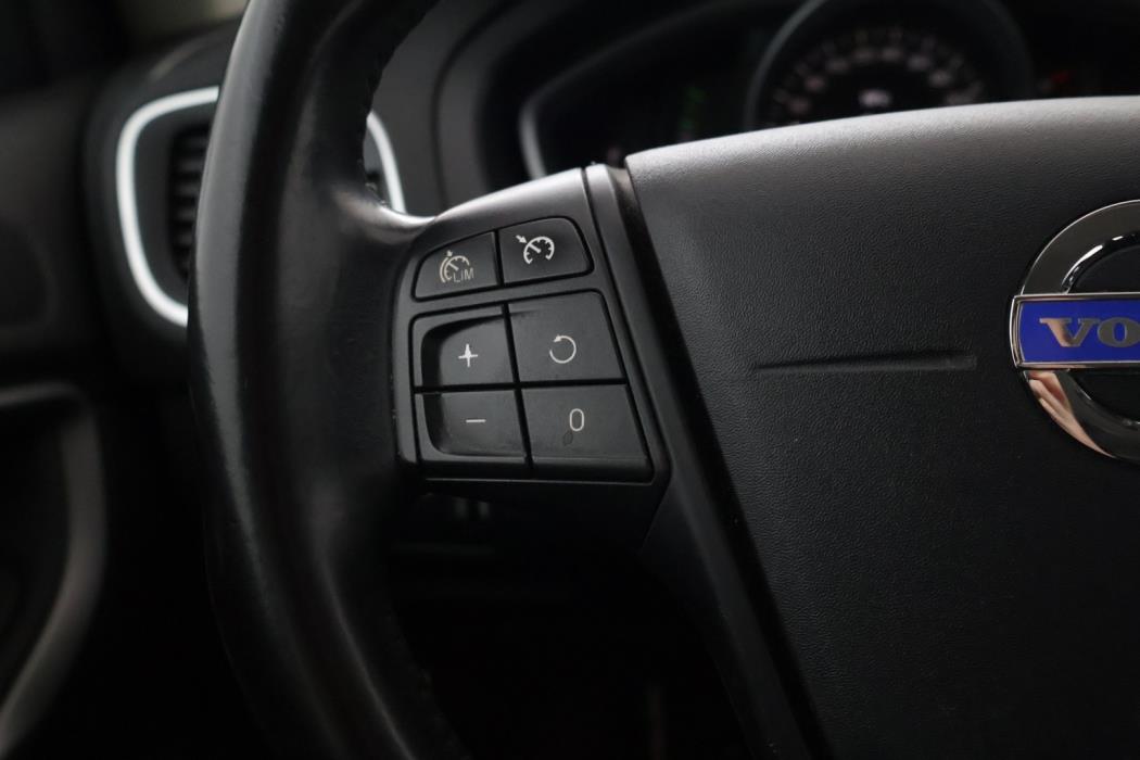 VOLVO V40 2013