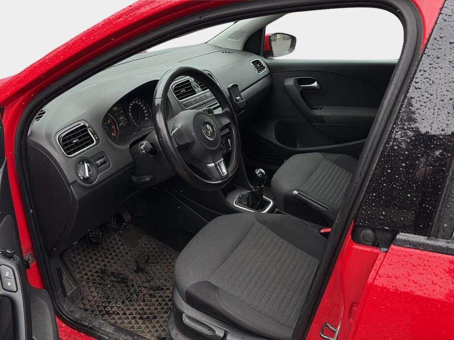 VOLKSWAGEN Polo 2014