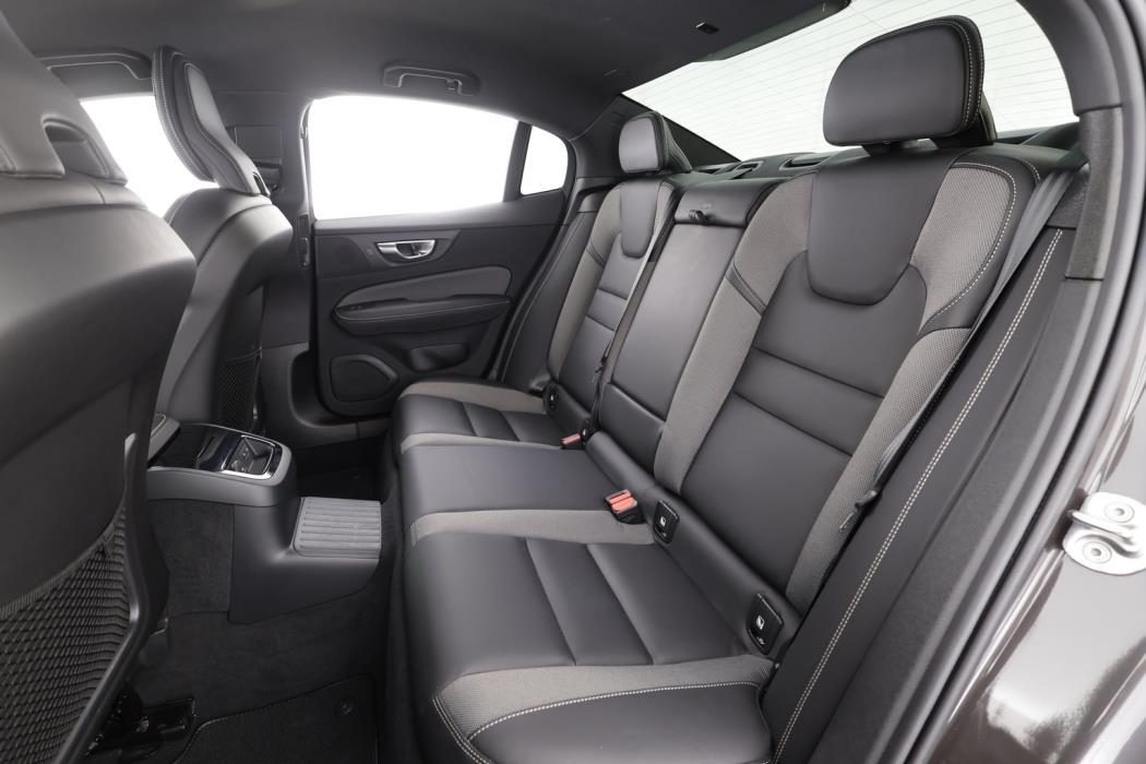 VOLVO S60 2023