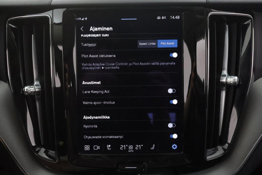 VOLVO XC60 2023