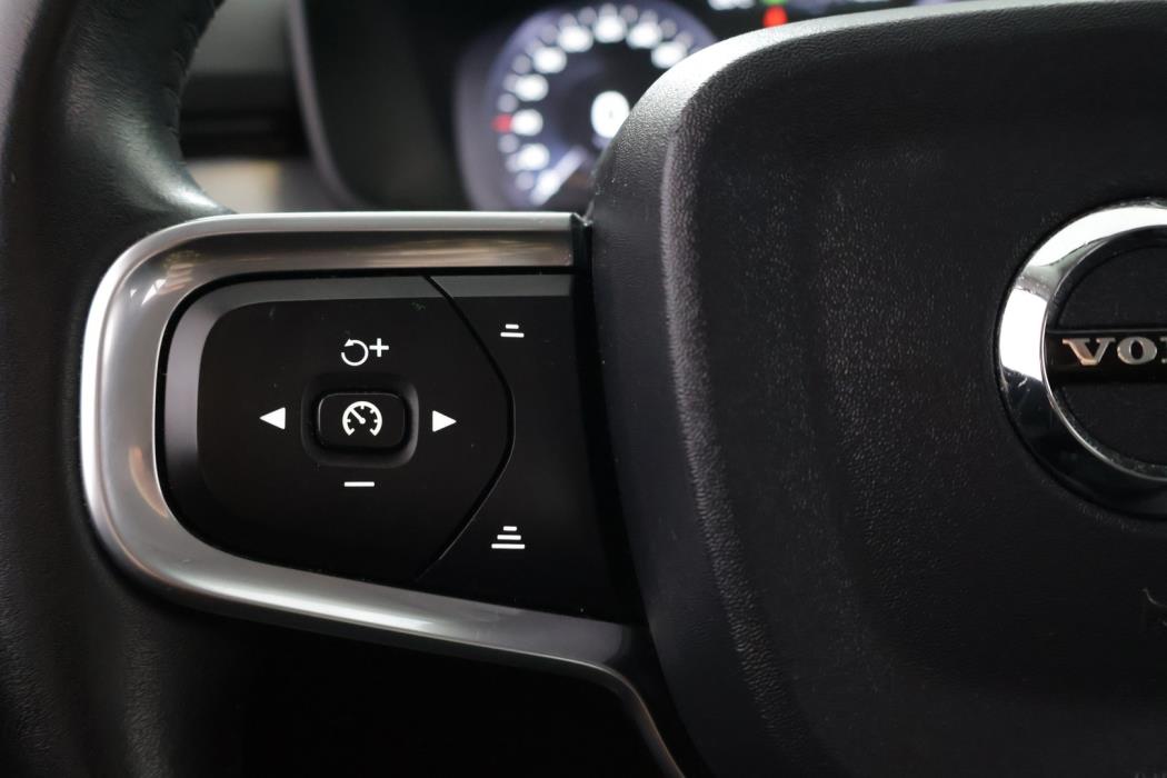 VOLVO XC40 2020
