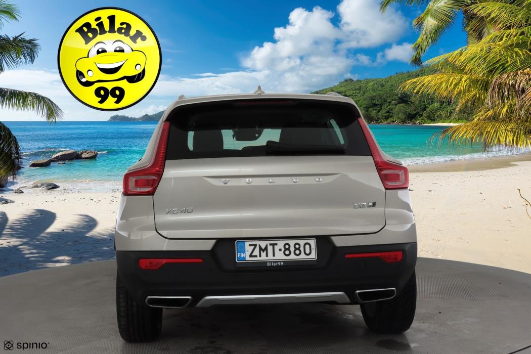 VOLVO XC40 2019