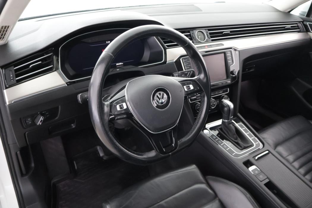 VOLKSWAGEN Passat 2016