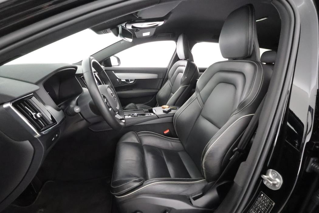 VOLVO V90 2023