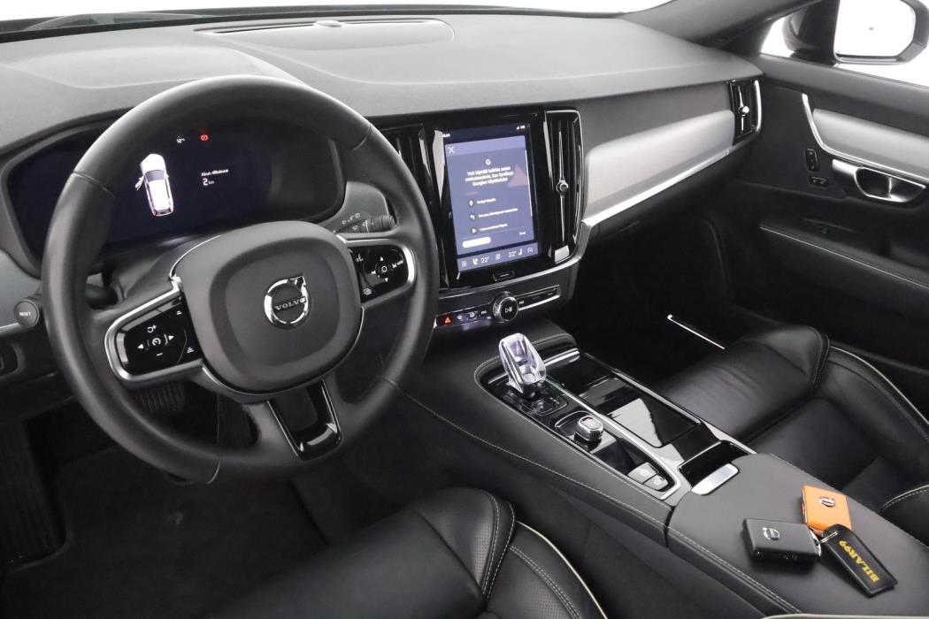 VOLVO V90 2023