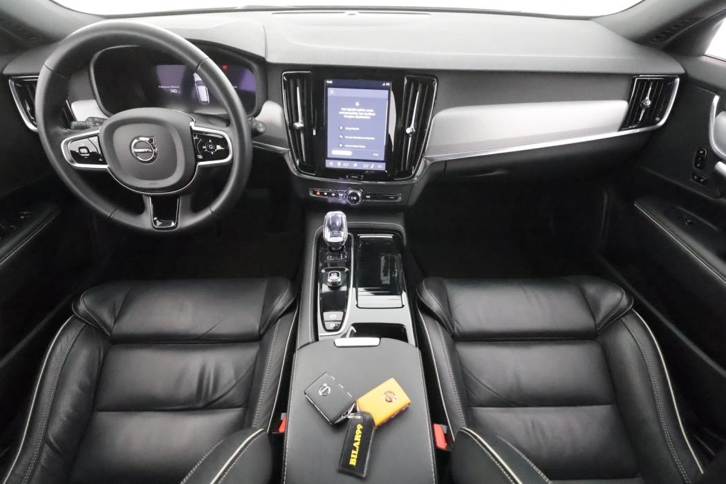 VOLVO V90 2023