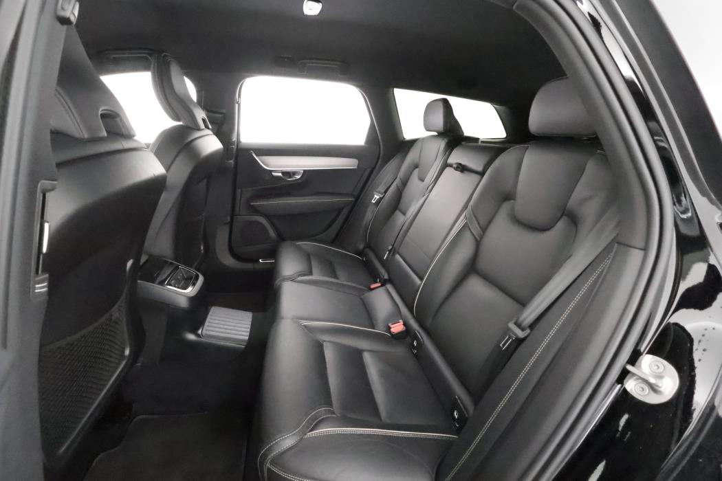 VOLVO V90 2023