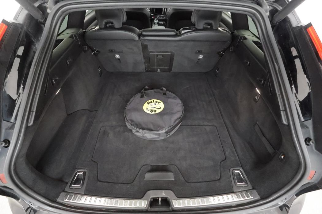 VOLVO V90 2023