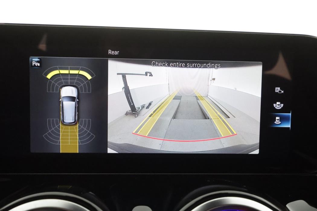 MERCEDES-BENZ EQB 2023