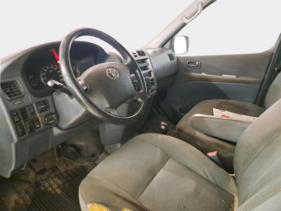 TOYOTA Hiace 2009